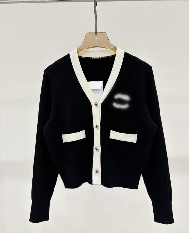 Pulls pour femmes Cardigan V-Cou Designer de luxe Pull Jumper Jacquard Modèle Tricoté Lettre Classique Tricots Marque Manteaux Grande Taille
