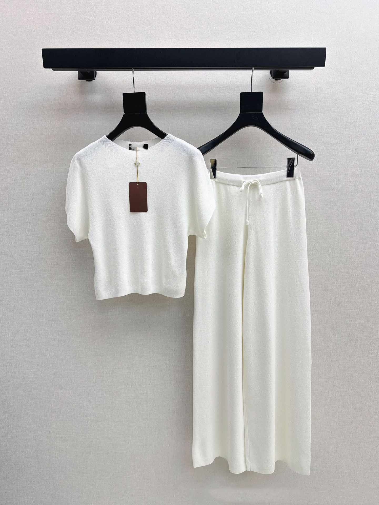 Extrêmement simple et minceur LP Ice Silk Treed Tapis, épaule en bas à manches courtes, pantalon de jambe droite à taille élastique