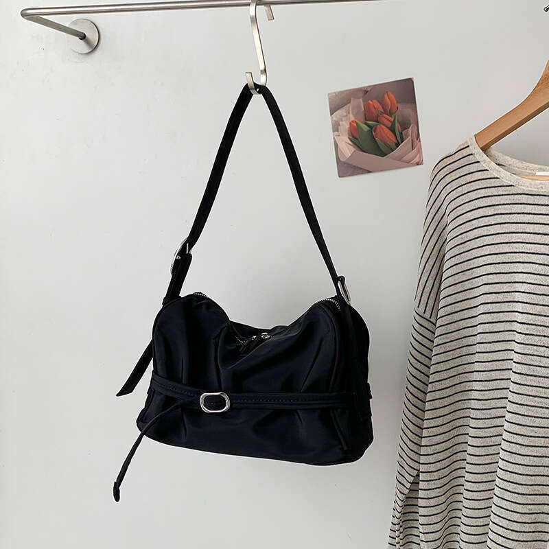New Nylon Large Capacity Bag For Women, Casual Simple Shoulder Underarm Bag, Versatile Commuter Handbag, Lightweight B5