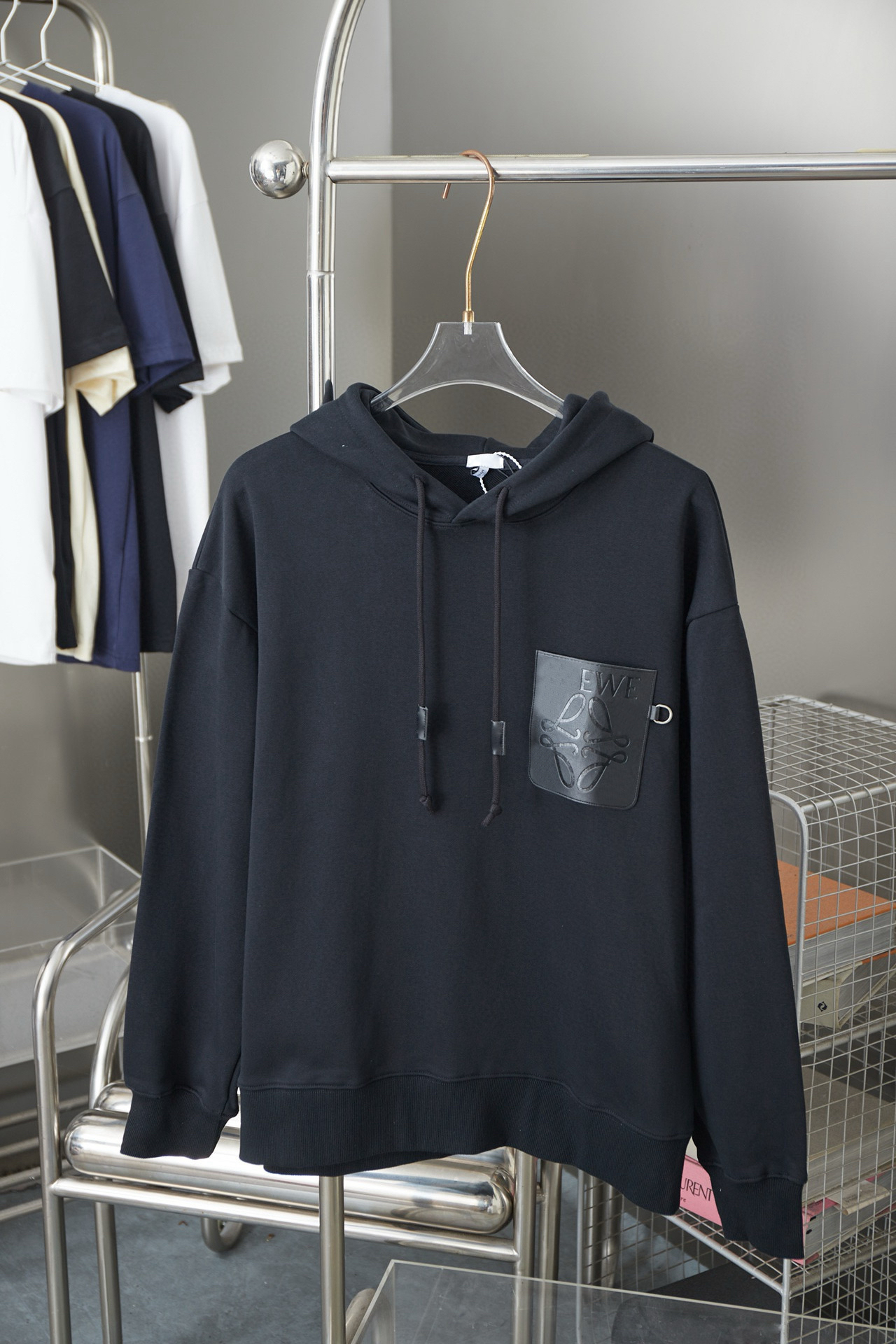 2026 Conception du nouveau produit masculin, chemise courte décontractée, sweat à capuche, veste pour hommes, ensemble de chemises, short, pull,