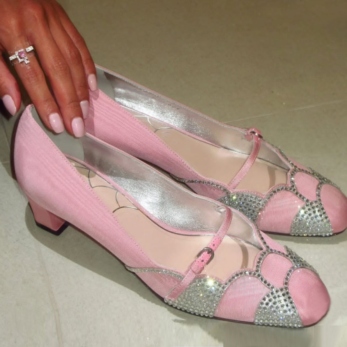 designer shoes Bowow Pumps ln Moire Fabric With Crystals 45mm Woman Rock Pink/silver High heels Classic gracefully luxury Fashion Dress shoes Ballet