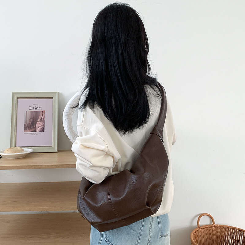 Spring New Korean Version Niche Lazy Style Dumpling Large Capacity Versatile Soft Leather Crossbody Shoulder Bag B5