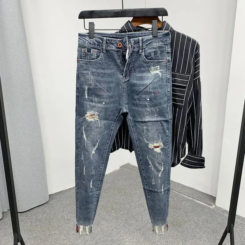 Fashion Fashion Mens Pantalon Jeans de style coréen lavé avec des trous de moustache de chat éclaboussures de peinture colorée