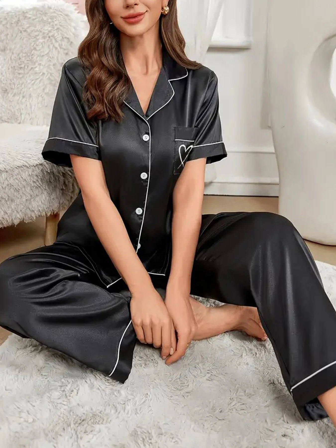 Pyjama pour femmes coeur de poche brodé de pyjama satin satin confortable bouton de pantalon de pyjama à manches courtes pour femmes pour femmes