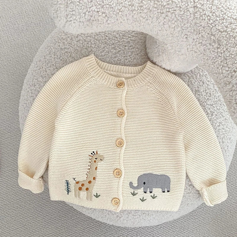 Vêtements pour bébé automne 0 à 3 ans fille mignonne et amusante brodée couche rond coton pull en tricot cardigan manteau 2550821