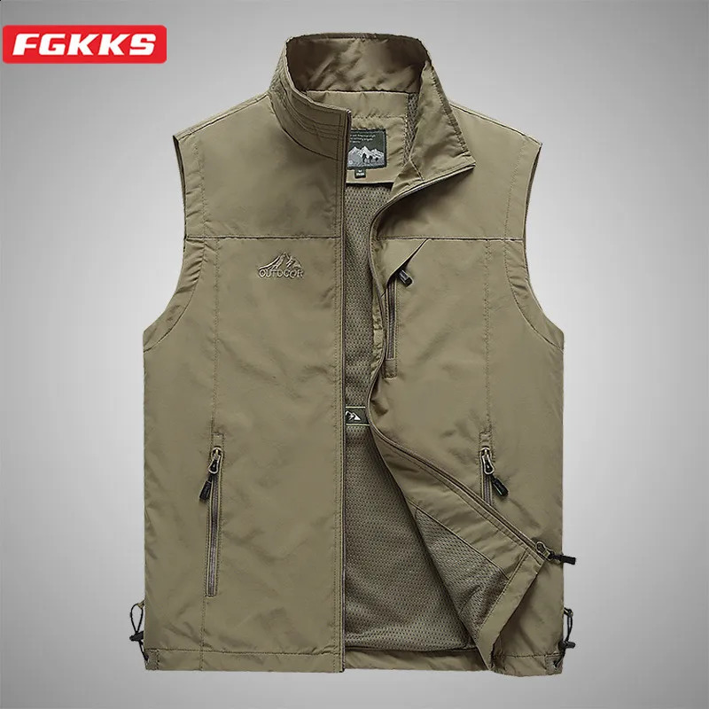 FGKKS Autumn Men Waistcoat Outdoor Leisure Solid Color Vest Young Middleaged Pography Fishing Casual Jacket Male 250822