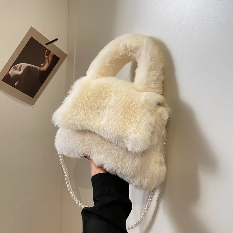 Women Plush Handbag Solid Fluffy Flap Handle Bags Large Capacity Female Casual Crossbody Pack Versatile Winter Lightweight Packs 250818