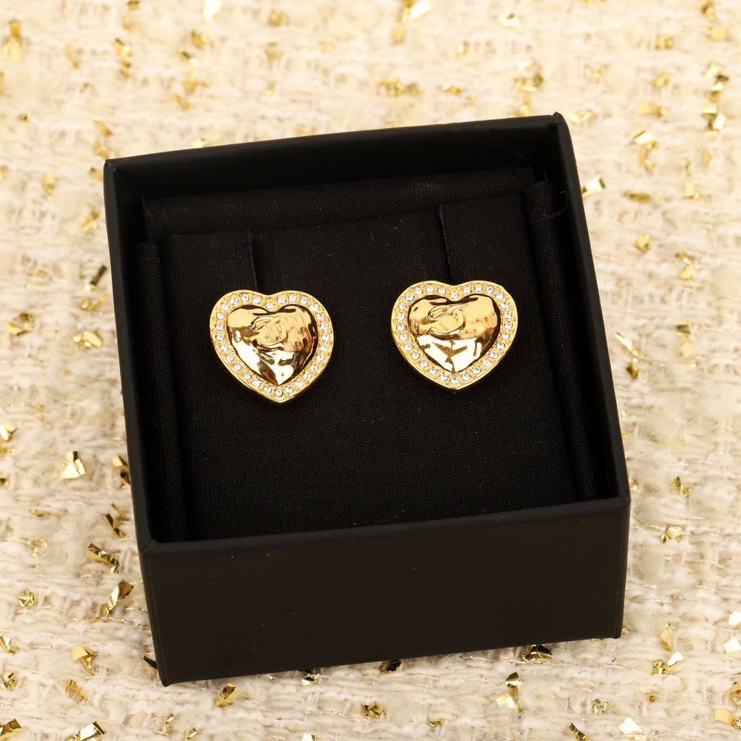 2025 Luxury Quality Charm Coeur Fonction de coeur Boucle d'oreille avec diamant et conception speicale dans une boîte de tampon à l'or 18k PS4625