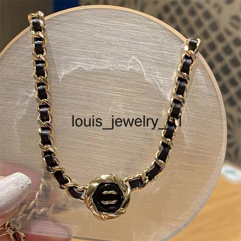Luxury Fashion Designer Chokers Necklaces Women 18K Gold Plated Faux Leather Stainless Steel Letter Pendant Necklace Chain Jewelry Accessories 20sty