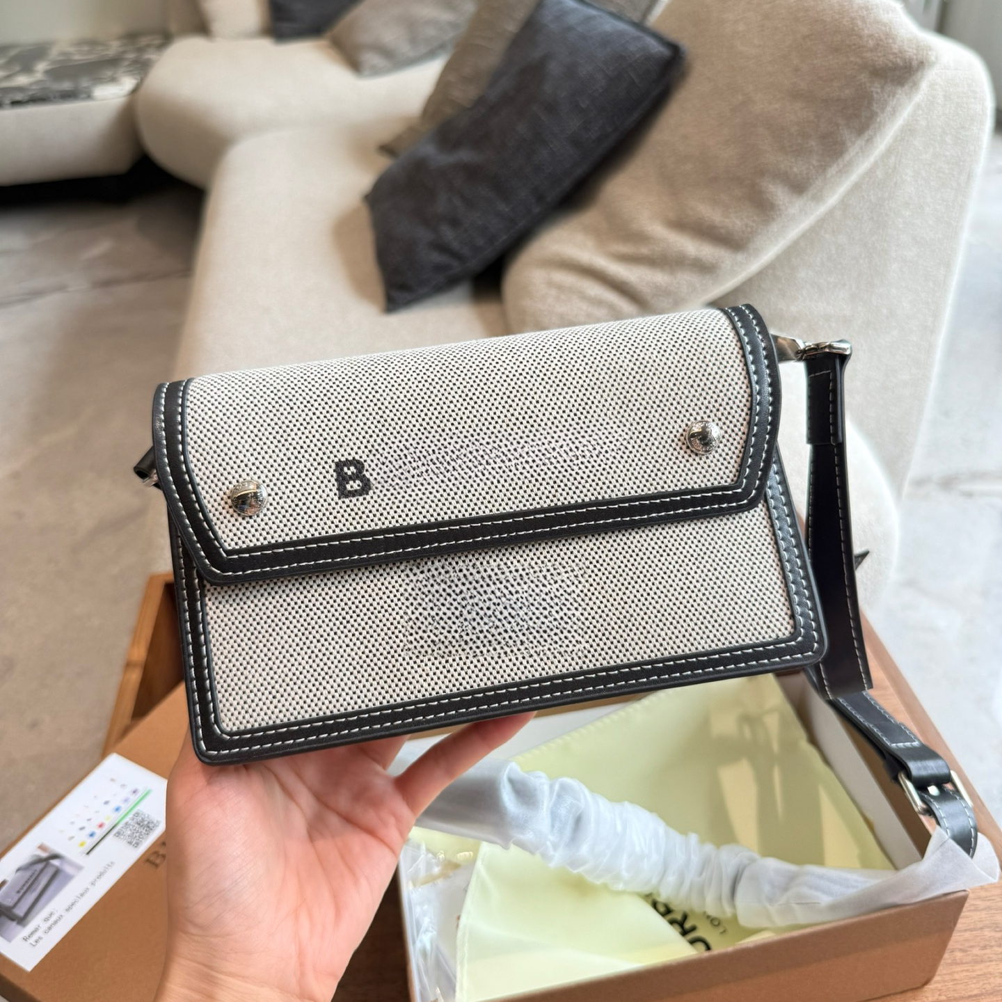 Designer Messenger Bag British Style Crossbody Bag for Men and Women Wear-resistant Canvas Single-shoulder Messenger Bag Commuting Leisure Multifunc