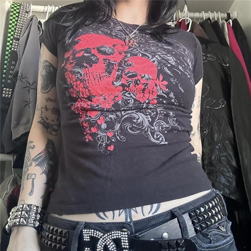 Xingqing goth y2k top 2000s femmes emo vêtements coeur crâne imprimer le cou rond manche courte t-shirts grunge esthétique vêtements 2550823