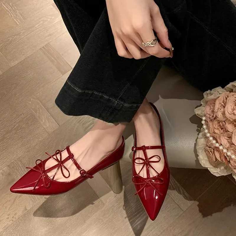 2025 T-STRAPE POINT POINDS Flats Wen Bowtie Backle Strap Pu Leather Elegant Red Mary Janes Chaussures Ladies Party Black Pumps Y250823