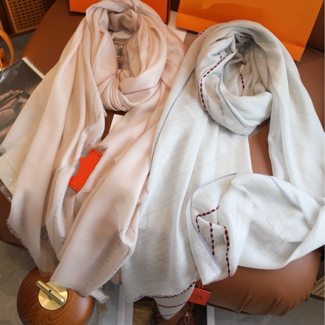 25SS H Designer en soie et écharpe en cachemire Femmes 140 cm Large Silk and Wool Square Scarf Châle Swarf Scarf Square Swarf Gift