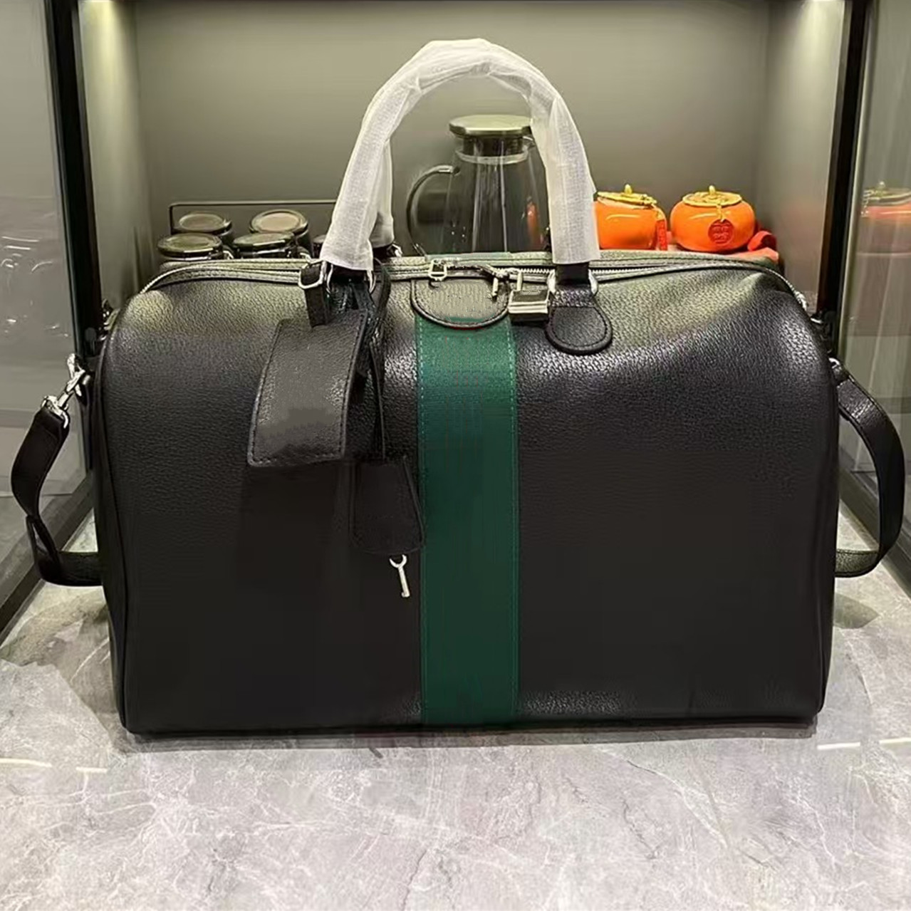 44cm Designer bag 633Fashion Large Travel bag duffle bag totes bag designer unisex Luggage Sports outdoor backpack Shoulder bag Unisex handbag cross