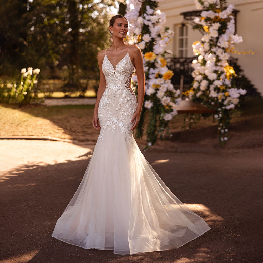 Sexy V Neck Mermaid Wedding Dresses Customized Spaghetti Straps Sequined Applique Sweep Train Bridal Gown Vestido Noiva