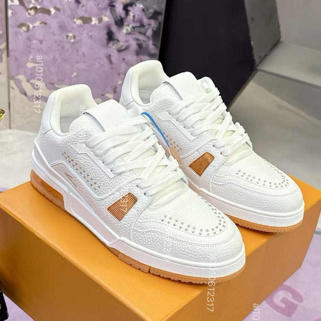 2025 Designer trainers casual shoes Logo Embossed Trainer Luxury Sneaker triple white pink sky blue black green yellow denim low mens sneakers 35-45