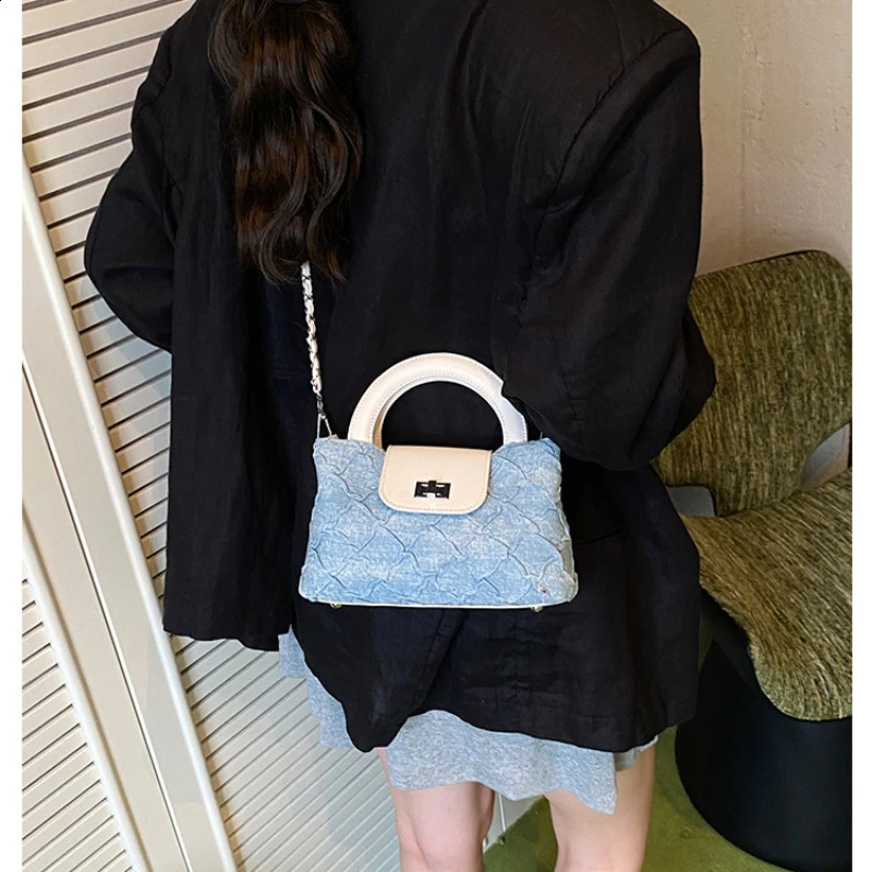 fashionable diamond grid chain hand-held small bag womens crossbody bag commuting shoulder bag 250818