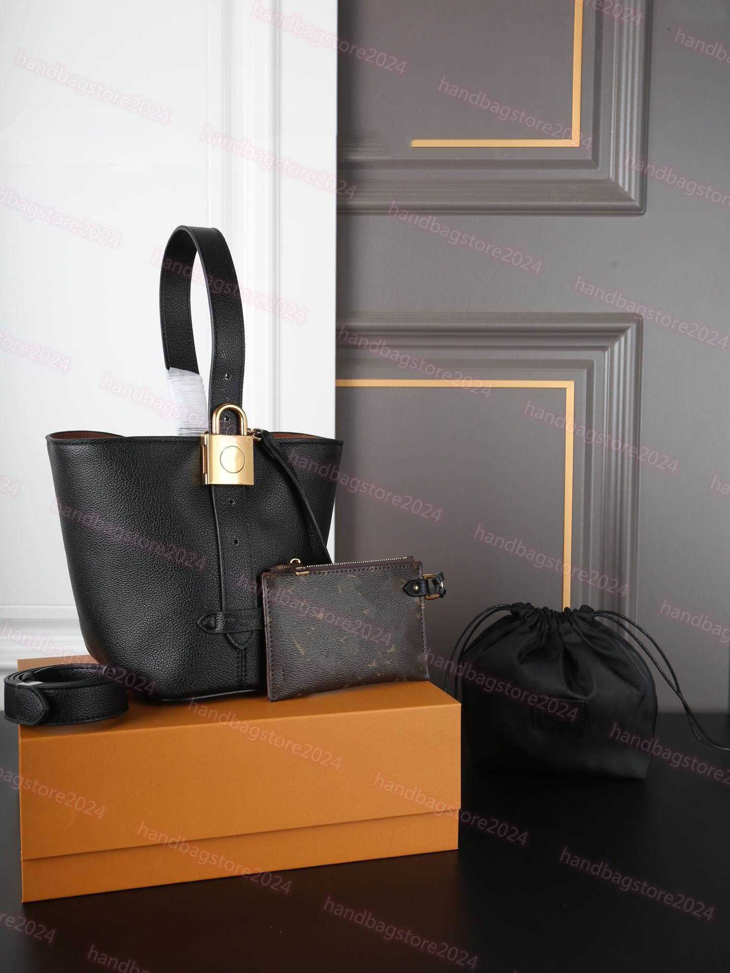 Nouveau Lowkey All In BB Wine Pot Sac Mini Sac sous arasme pour femmes Sac à eau Bodet Pain de pain à la main Mère Black en cuir noir Fermé Bodet