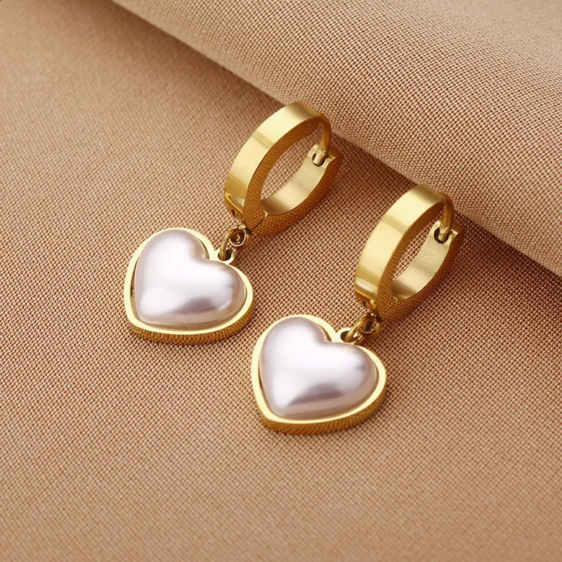 1 paire de pendentifs en forme de cœur circulaire avec des clips d'oreille perle 250818