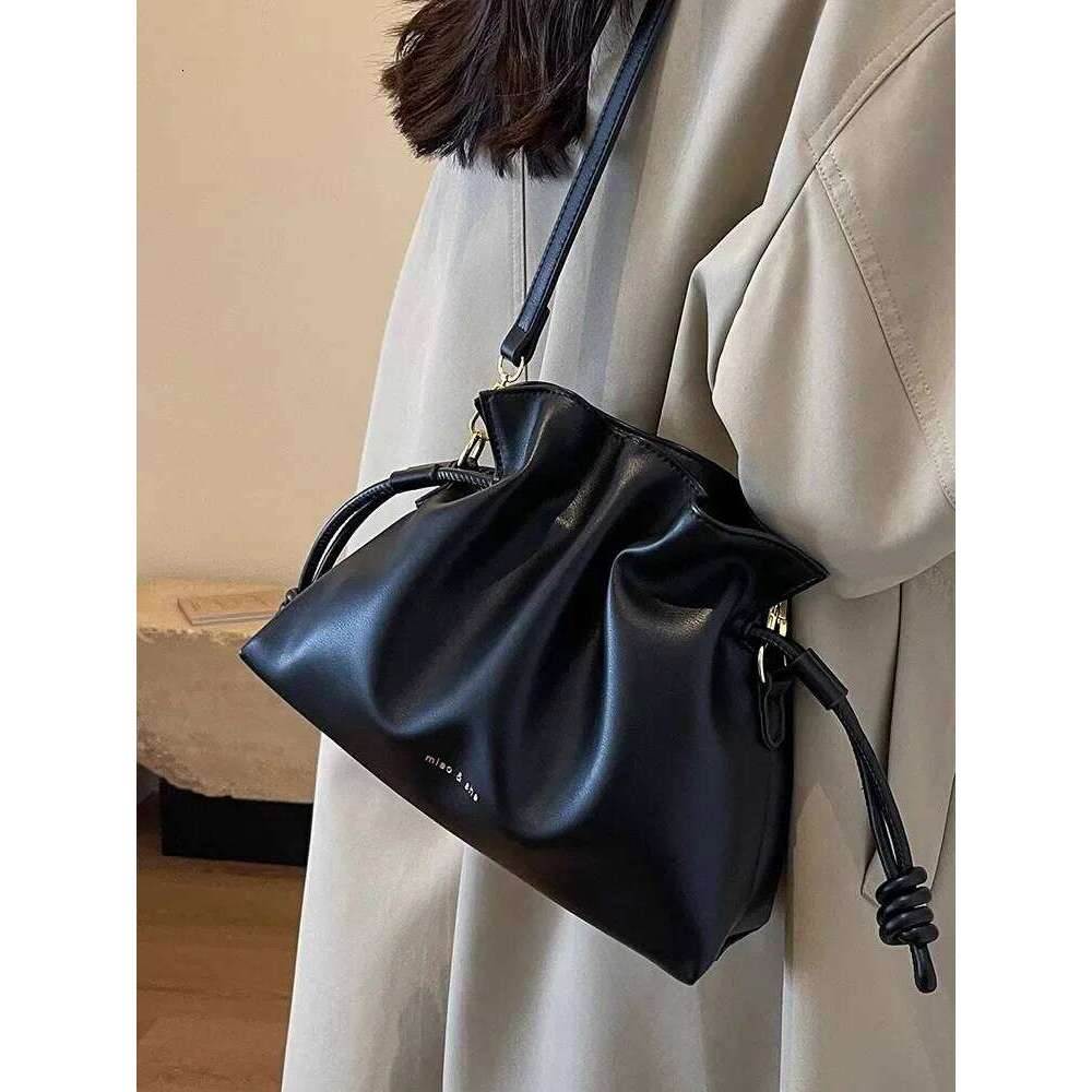 Hot Selling Shoulder Tote Handbags New Style Fashion Pleated Drawstring Bucket Bag Popular Crossbody Bags For Women Designer Bags