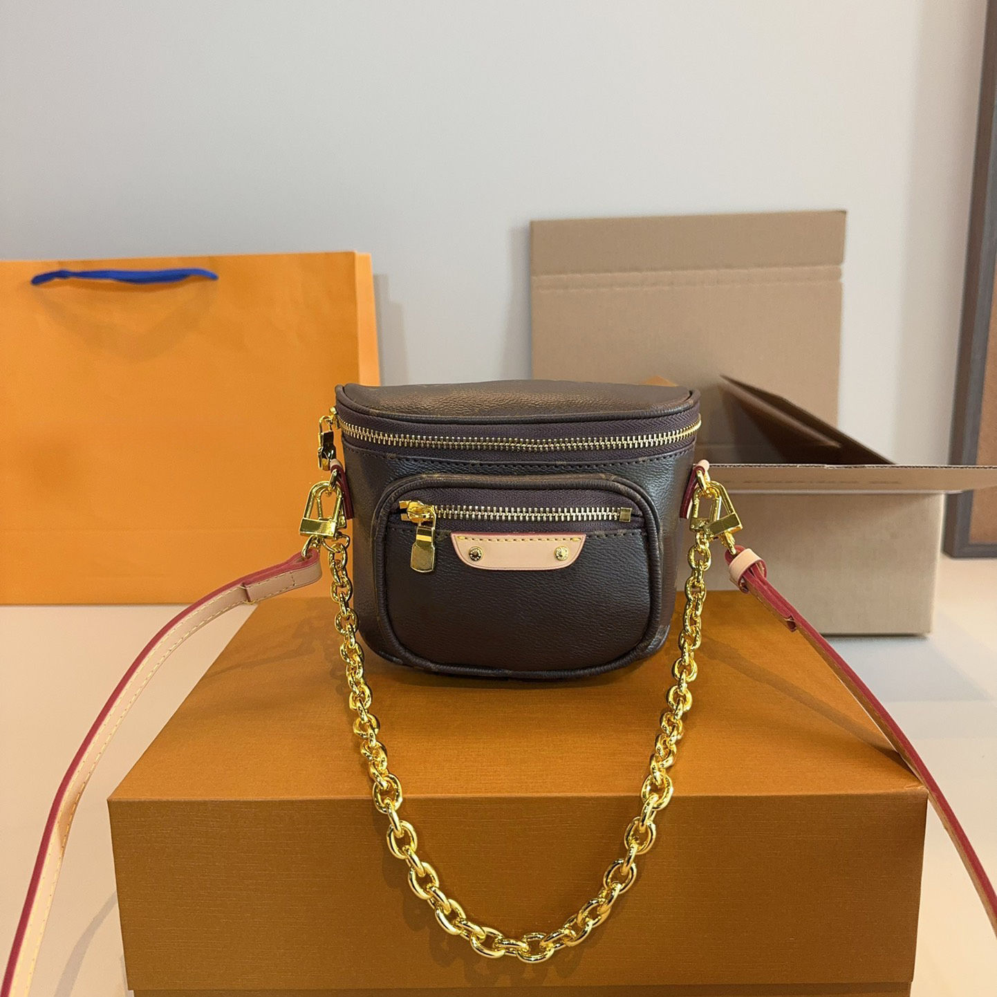 Luxy Brand Designer Bumbag Mini Crossbody Waist Bag with Chain, Trendy Belt Bag Fanny Pack Purse, Stylish Travel Chest Sling Bag Yuki092