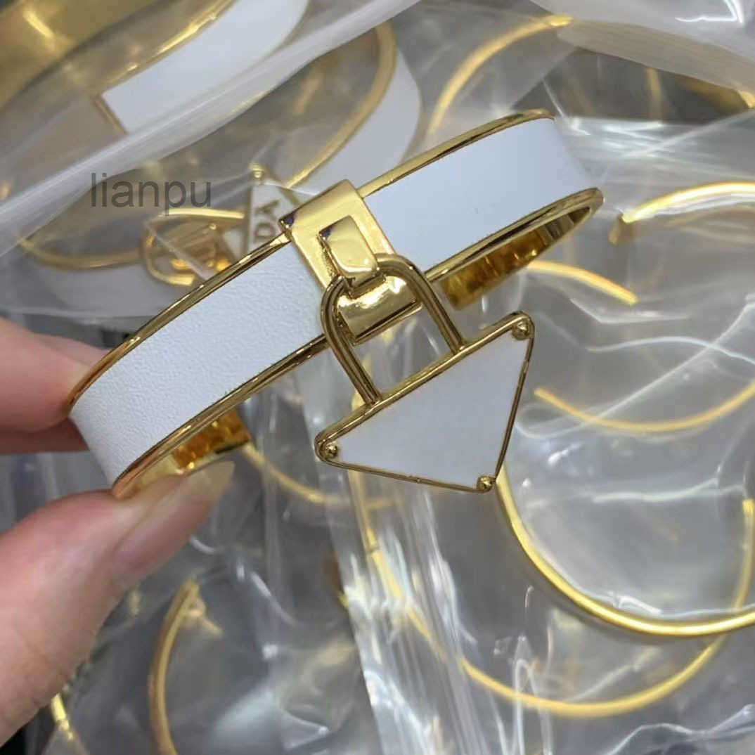 Bracelets Luxury Bracelet Designer for Women Luxury Jewelry 18K Gold Plated Bangle Wedding Lovers Gift