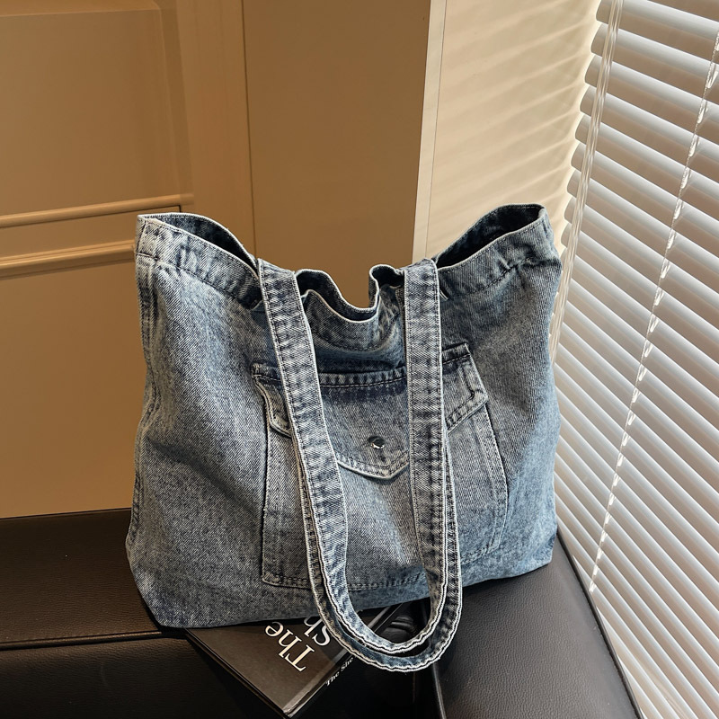 New Large Capacity Stylish Bag For Women Luxury Bagdesigner Free Shipping Fashion Trend Niche Design Shoulder Bag Commuting Personality Shopping Tot