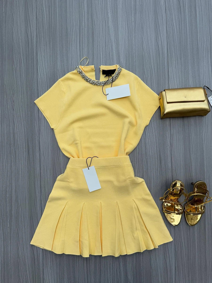 Solid Knitted Mini Pleated Skirts Sets Women Diamonds Crew Neck Short Sleeve T-shirt Simple Fashion Elegant Skirt 2 Piece Set 250819