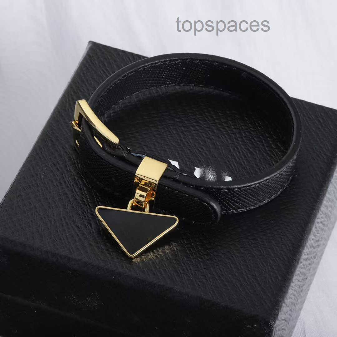 Designer Jewelrys Luxury Men Women Designer Bracelet Bangle Black white Simple Leather Bracelets Cuff Fashion Jewelry Party Gift