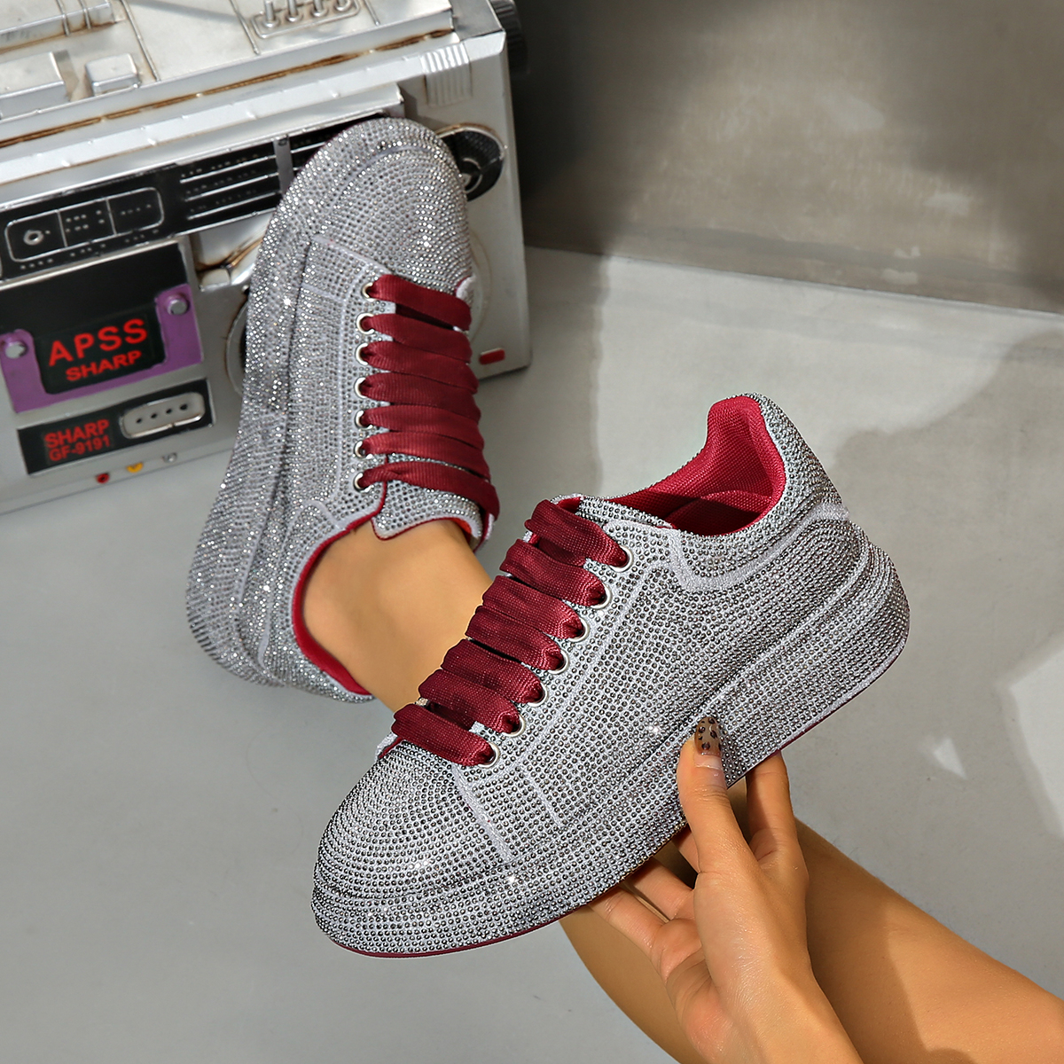 Women Luxury Shoes Full Diamond Lace up Women Sneakers Shiny Water Diamond Flat Bottom Designer Platform Shoes Anti slip Sports Shoes Casual Shoes p