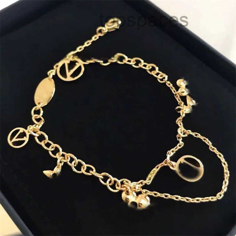 Designer Jewelrys Luxury bracelet designer bracelet woman fashionable diamond flower women bracelets jewelery vintage pure color pendant exquisite w