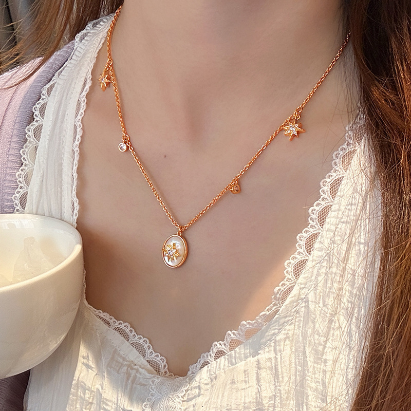 Real Gold Plated Dia Inlaid Mother-of-Pearl Oval Necklace Light High-End Clavicle Chain Palace Style Women's Jewelry