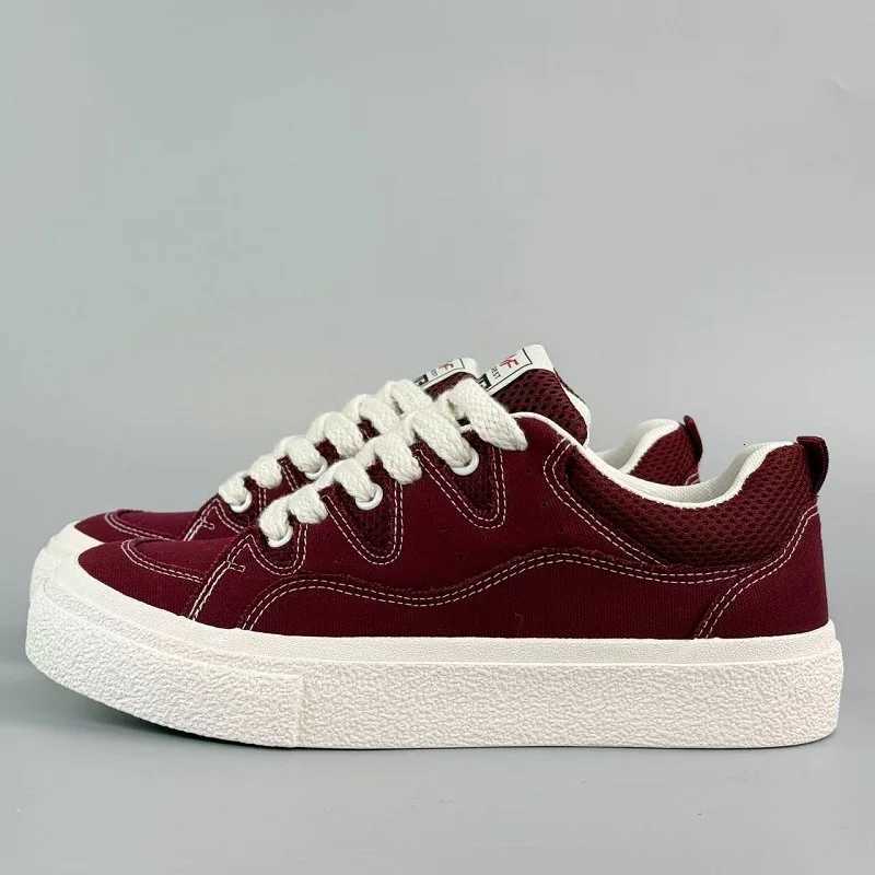 2025 New Red Men Vcanize Shoes Casual Platform Sneakers Vintage Sports Fem Korean Designer Flats Haruku School Tennis Y250825
