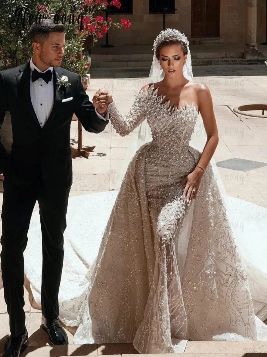 Luxury Heavy Pearls Wedding Dresses Overskirt Dubai One Shoulder Beaded Bridal Gowns Customized Arabic Robe de Mariee