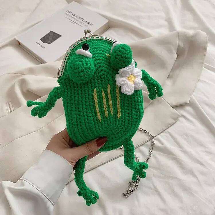 Designer Bags Creative Hand-Knitted Small Cellphone Crossbody Funny Cartoon Kiss Lock Chain Shoulder Bag Cute Crochet Frog Handbag Luxury Bag
