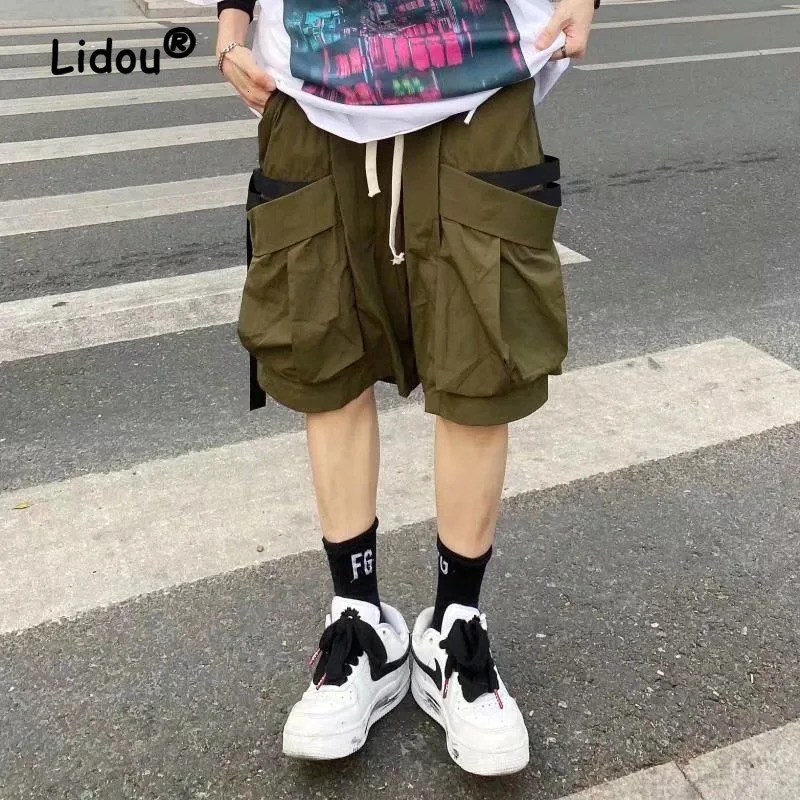 Vintage High Street Fashion Large Pocket Mens Cargo Shorts Large Pocket Street Casual Waist Drawcord Personality Male Short 250825