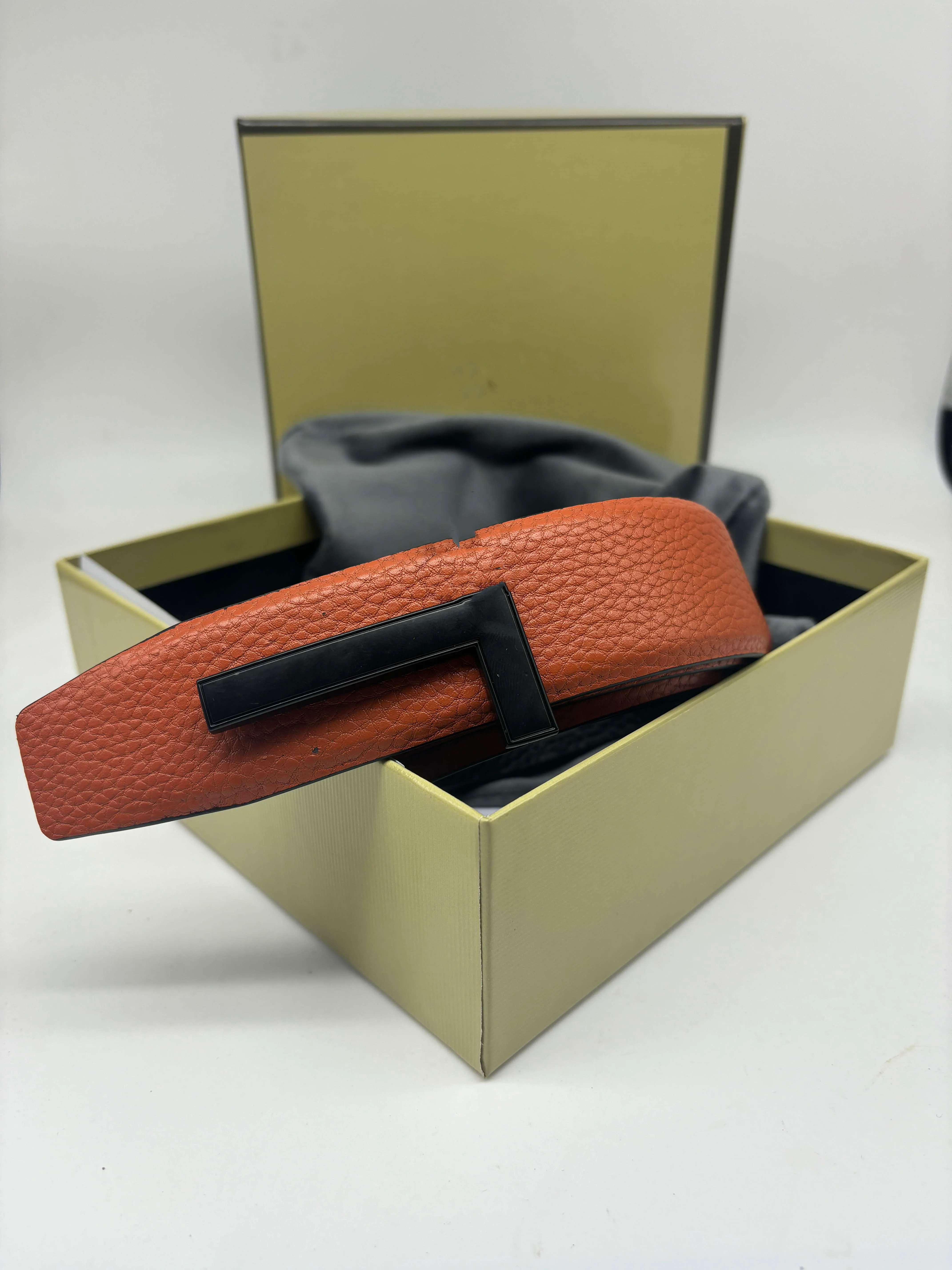 Ceintures de créateurs pour hommes Lettre en cuir authentique t Bouilles de boucle