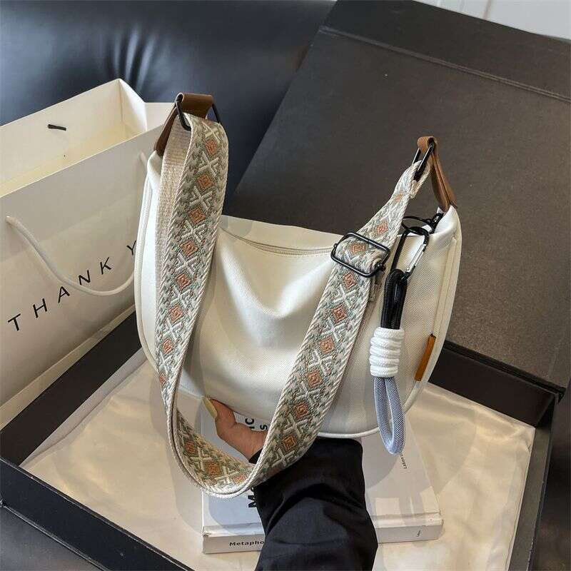 Casual Wide Strap Dumpling for Women 2025 New Fashion Simple Versatile Commuter High-end Niche Crossbody Bag