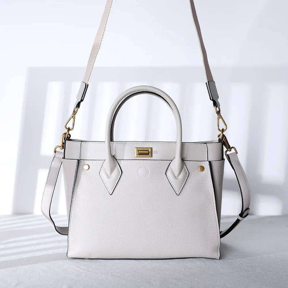 Hot Selling Genuine Leather Large-Capacity Handbag Square Commuter Bag Fashionable Single-Shoulder Crossbody Top Layer Designer Bags Designer Bags