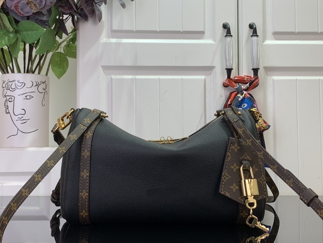 M26039 EXPRESS Handbag designer handbag fashionable shoulder bag high-quality leather crossbody bag makeup bag A-level all steel hardware accessorie