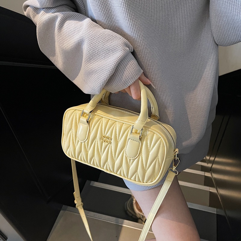 Fashion designer bags of 2025 Luxury bag Foreign Trade Cloud Bag New Pleated Handbag Women Large Capacity Shoulder Bag Summer New Office Commuter Ba