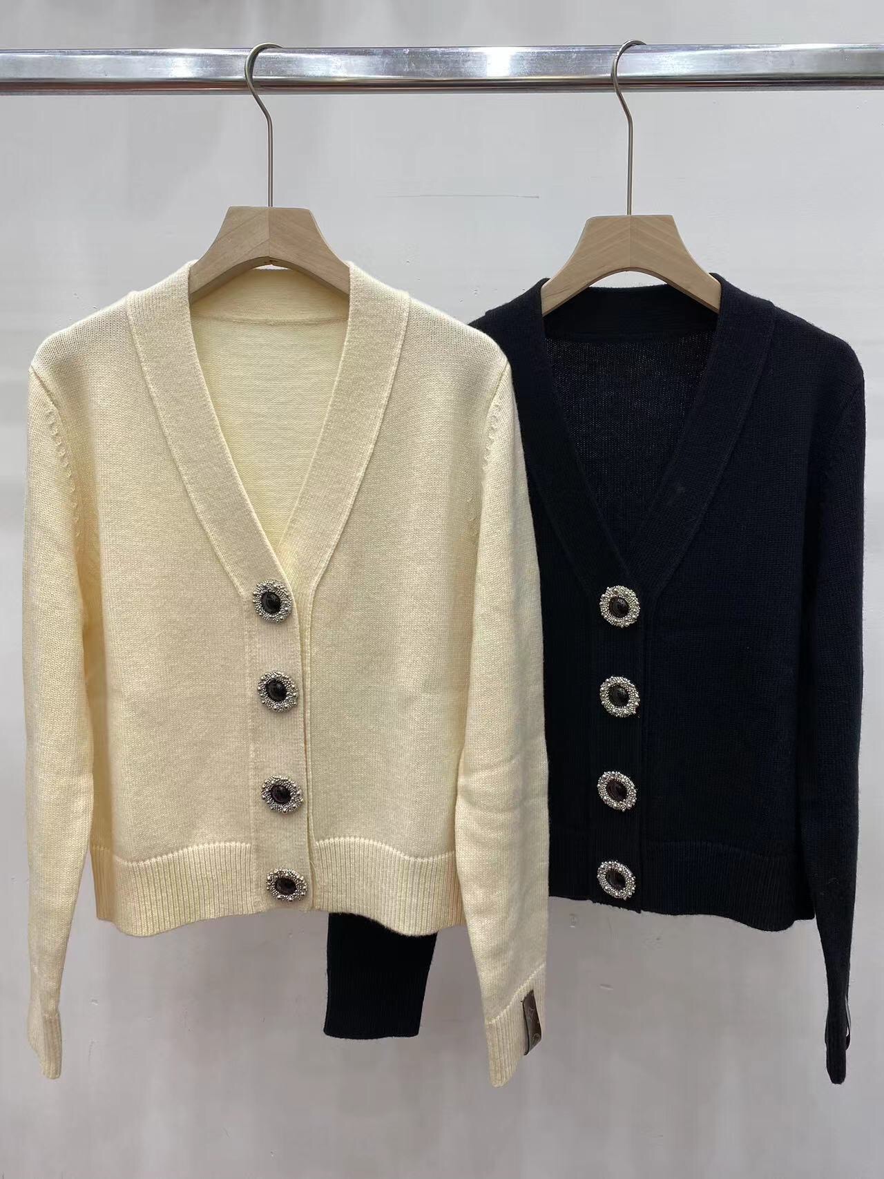 Women's Tops&Tees Women's Knits&Tees High quality designer delicate wool new product black button knit sweater V-neck cardigan top
