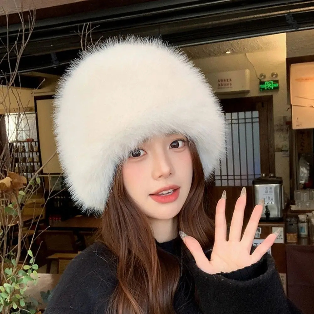 Fluffy Fur Womens Winter Hat Warm Ear Protection Snow Ski Cap Female Faux Fox Fur Bomber Hat Windproof Russian Hat Bonnet 250818