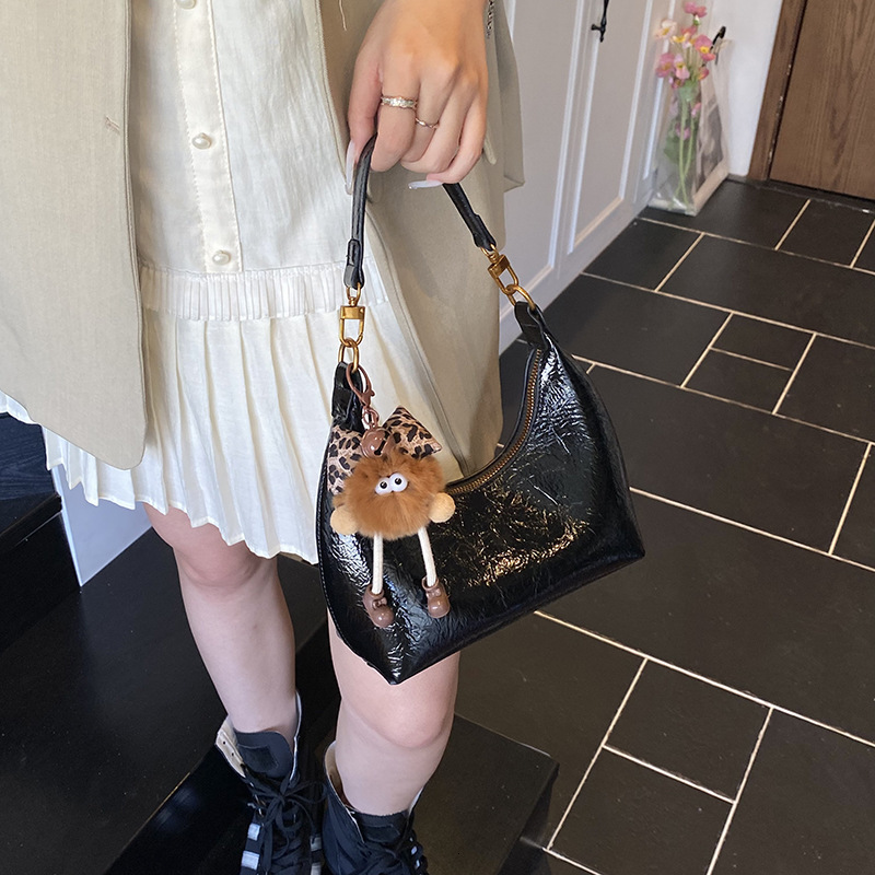 2025 new high-quality pleated women's bag, retro European and American style autumn and winter single-shoulder bag, women's light luxury d