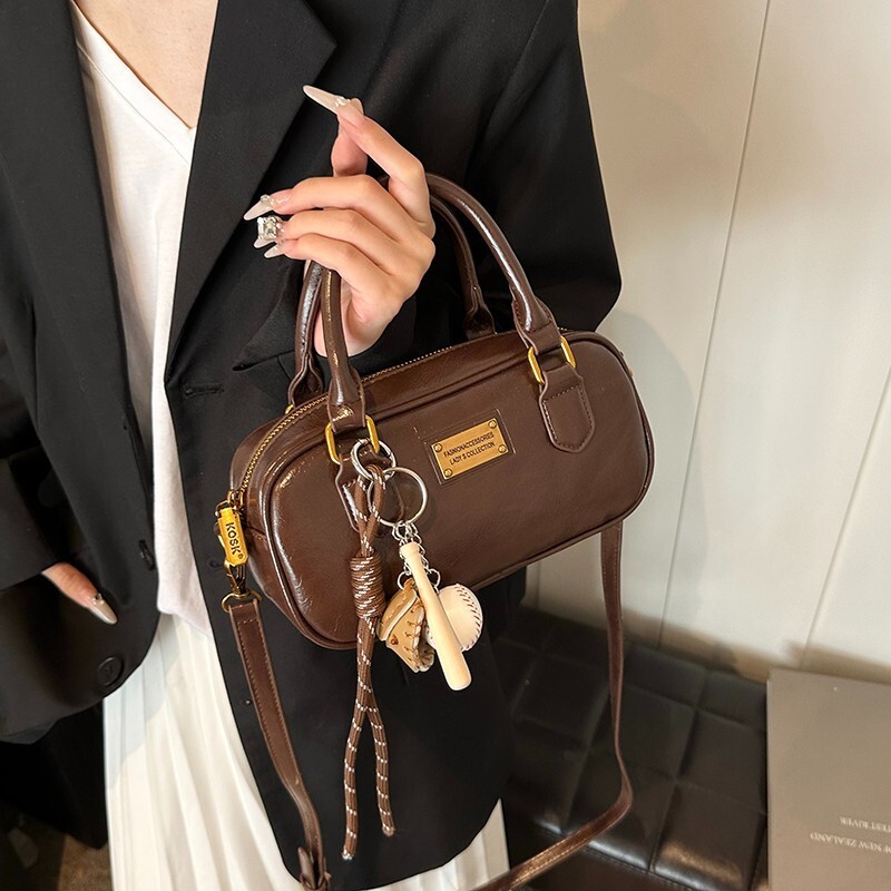 Fashion designer bags of 2025 High-end Cross-border Fashion Baguette Bag Elegant Versatile Shoulder Crossbody Luxury bag Handbag Fashion Retro Women