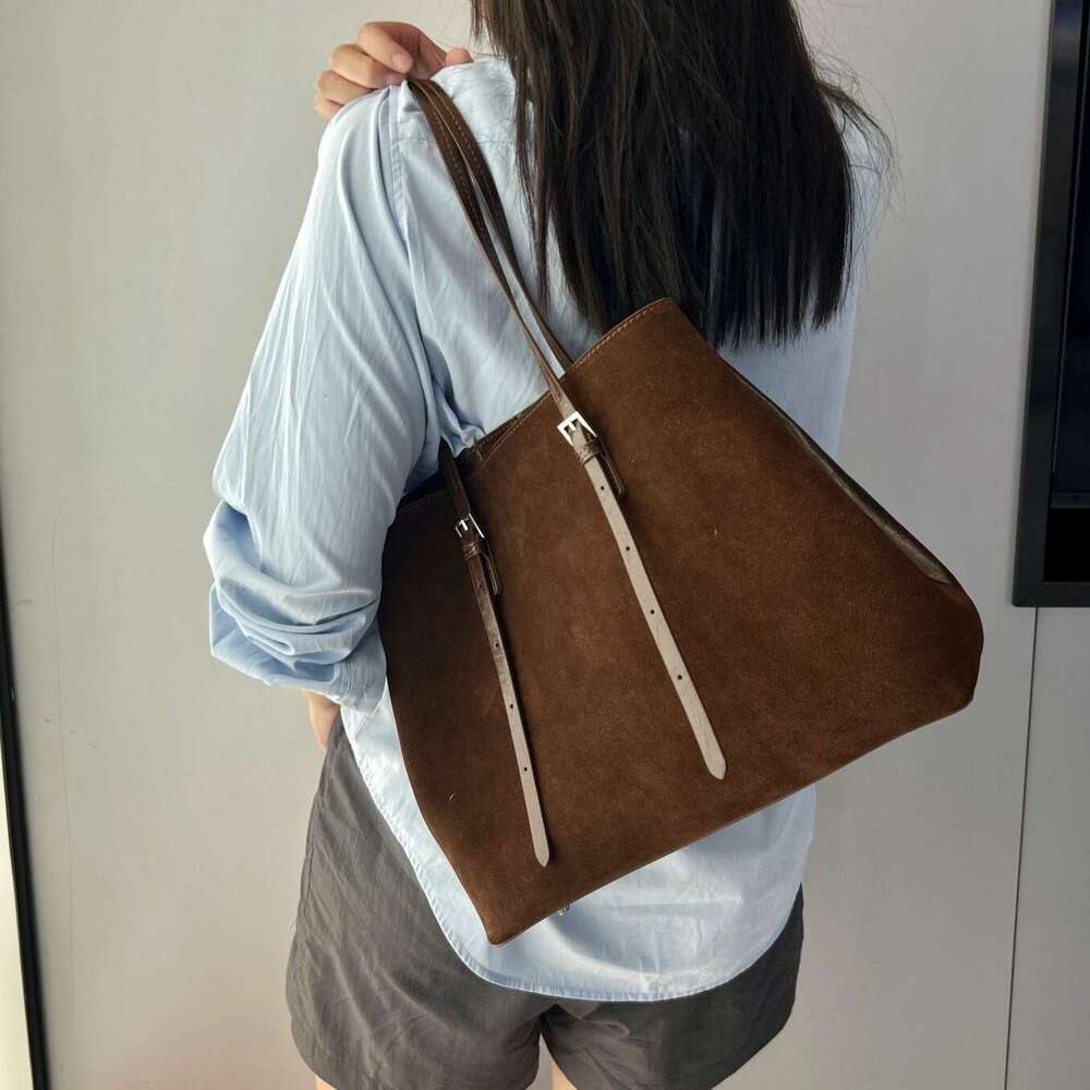 Designer Bag Tote Bag Shoulder Bag High-End Tote For Women, Top Layer Oil-Waxed Cowhide, Matte Commuter Large Capacity Handbag, Single Shoulder Unde
