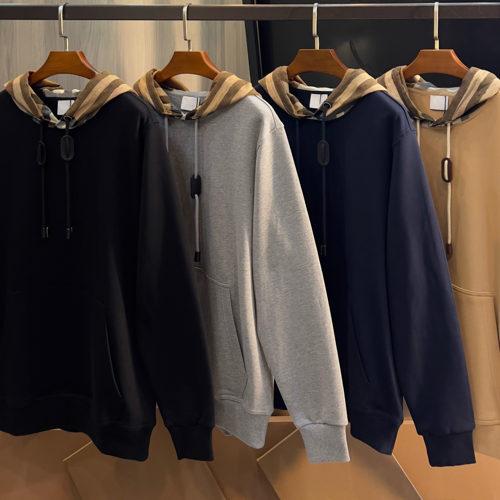 High quality designer men's hoodie, casual hoodie, street jogging sweatshirt, fashionable and versatile pullover