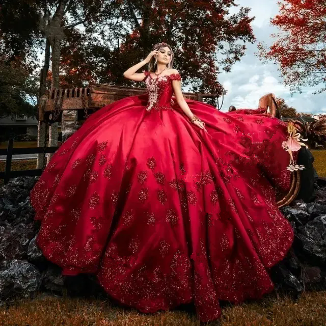 Red Princess Quinceanera Dresses Off the Shoulder Crystal Beading Applique Vestido De XV Anos Ball Gown Prom Dress for Women 01