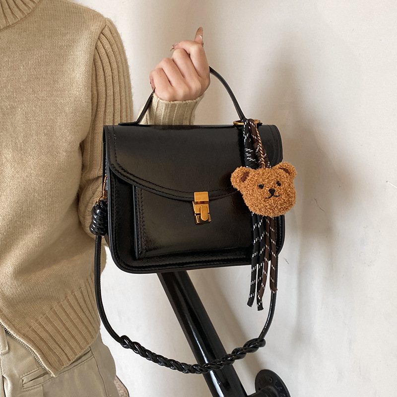 Classic high-quality women's single-shoulder bag from 2025, light luxury design, retro small luxury square bag, versatile for autumn and winter