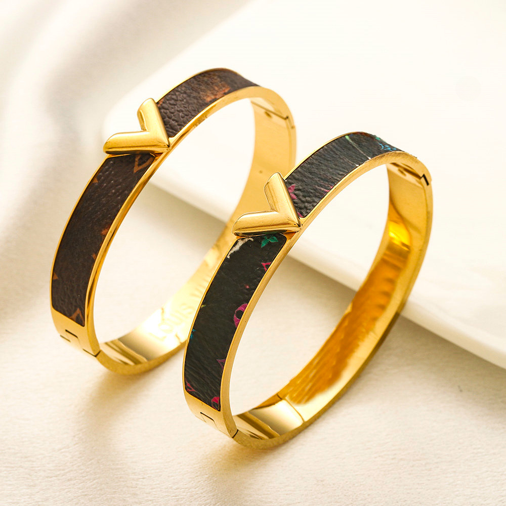 Designer Bracelets Luxury Women Men 18K Gold Plated Bracelets Gold Silver Classic Printed Bangle Couple Jewelry Gift